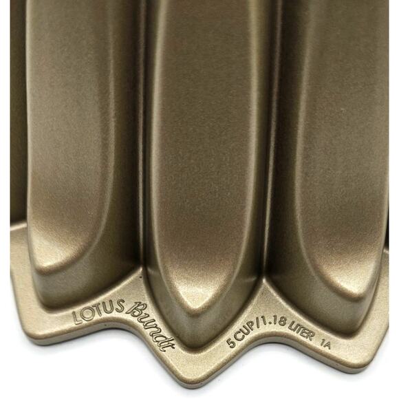 Lotus Bundt Cake Mold Pan Dessert 5 Cups Non Stick Williams Sonoma Nordic Ware - Picture 13 of 15